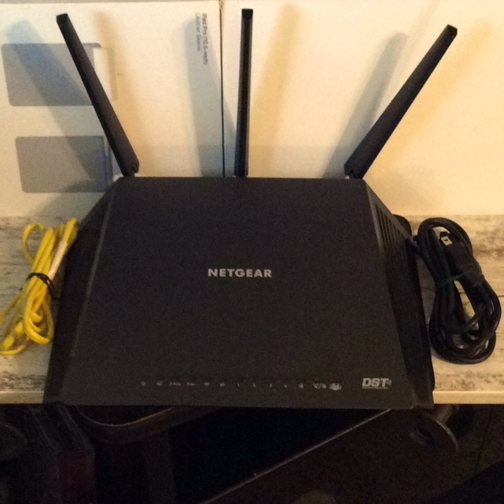 Netgear Nighthawk R7300 AC1900 Wi-Fi 5G MeshRouter